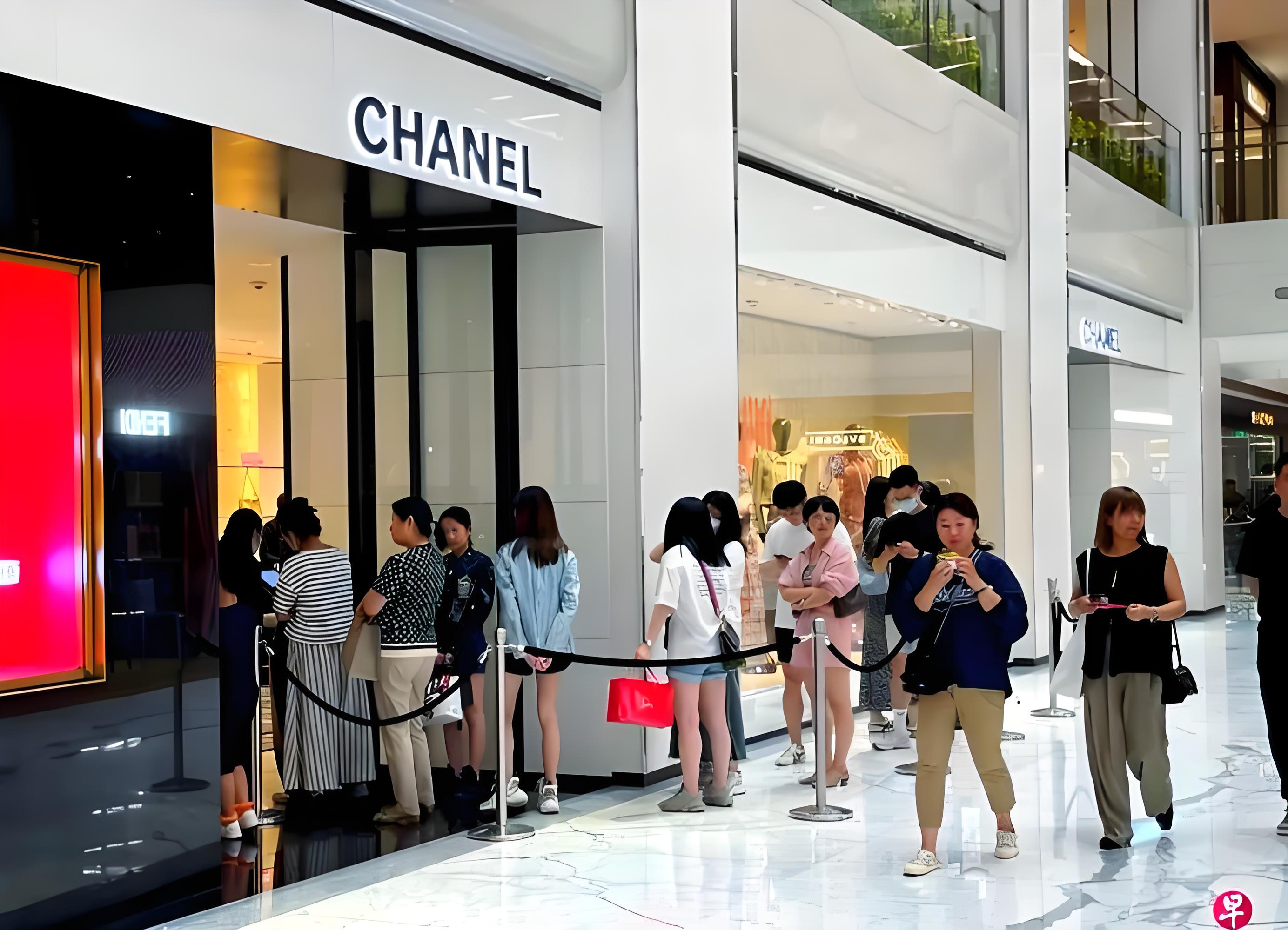 新加坡买奢侈品便宜吗？打折季看准这两个时间段就对了~